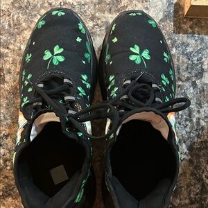 Stylish Black and Green ☘️ Men's Athletic Shoes